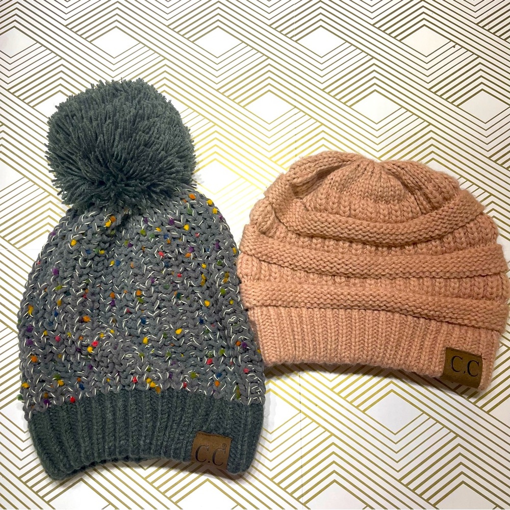 C.C Beanie Hat Lot of 2‎ R4